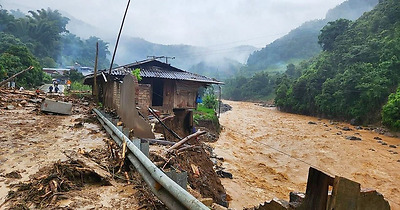 Bộ Y tế đề nghị triển khai các biện pháp phòng, chống dịch bệnh và vệ sinh môi trường trong và sau mưa lũ và ngập lụt